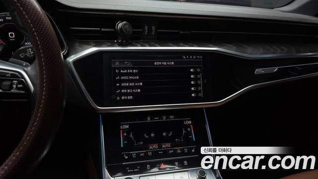 Audi A6 2021 — photo 14