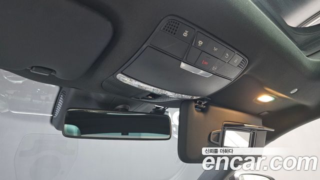 Mercedes-Benz C-Class 2020 — photo 32