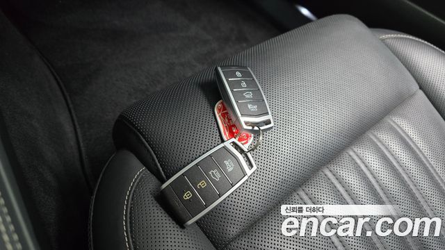 Genesis G90 2019 — photo 22