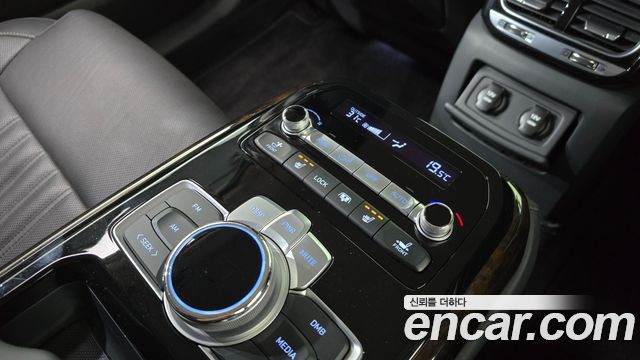 Genesis G90 2019 — photo 23