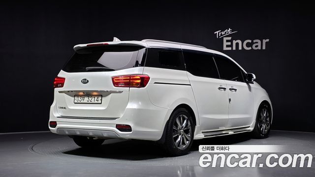 Kia Canival 2019 — photo 2