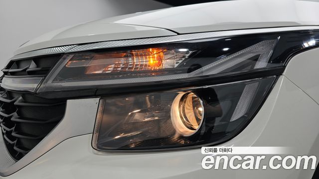 Kia Seltos 2023 — photo 8