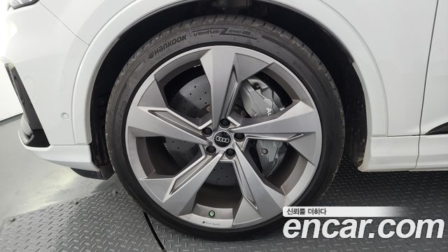 Audi SQ7 2023 — photo 5