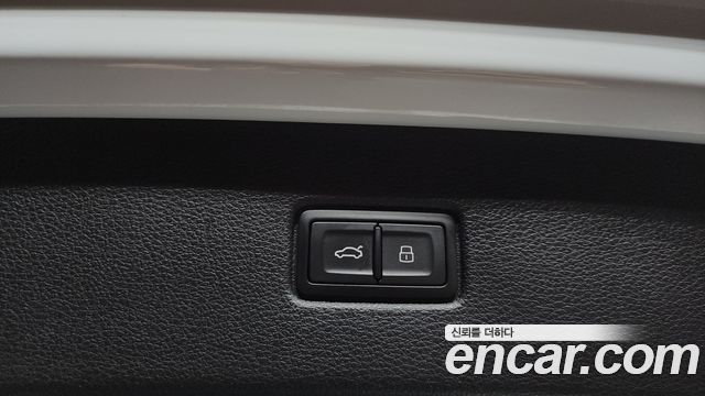 Audi SQ7 2023 — photo 17