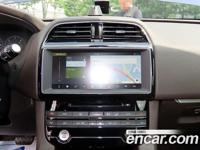 Jaguar F-PACE 2018 — photo 13