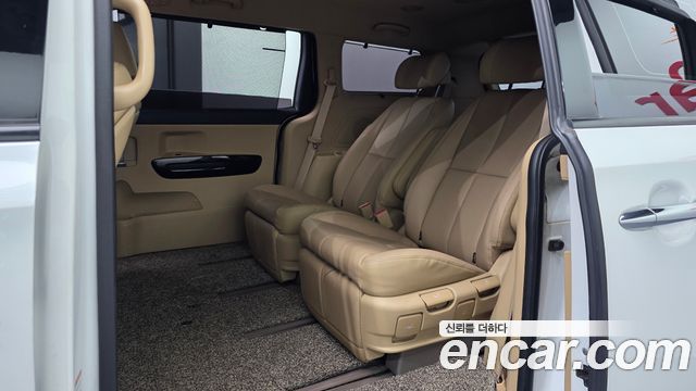Kia Canival 2018 — photo 18