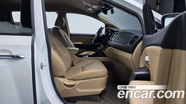 Kia Canival 2018 — photo 16