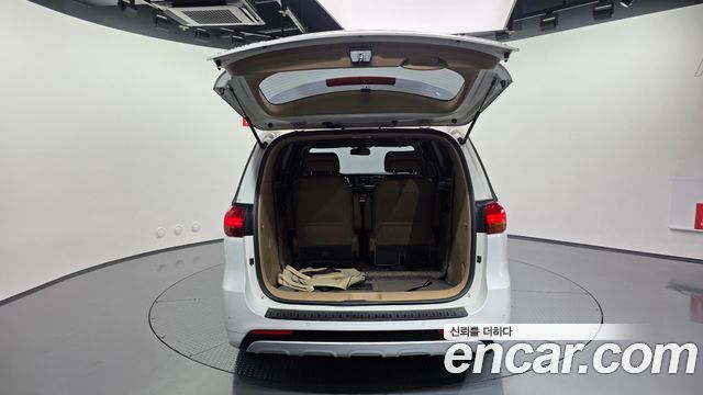 Kia Canival 2018 — photo 30