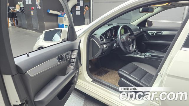 Mercedes-Benz C-Class 2012 — photo 10