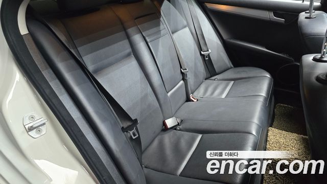 Mercedes-Benz C-Class 2012 — photo 11