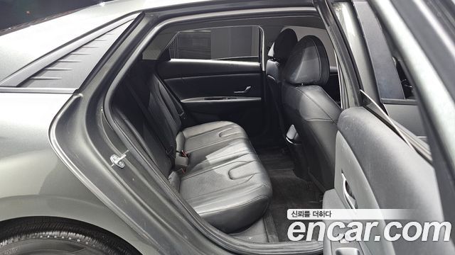 Hyundai AVANTE 2021 — photo 17