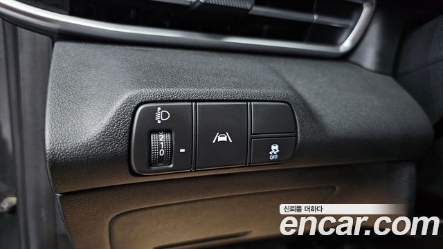 Hyundai AVANTE 2021 — photo 25
