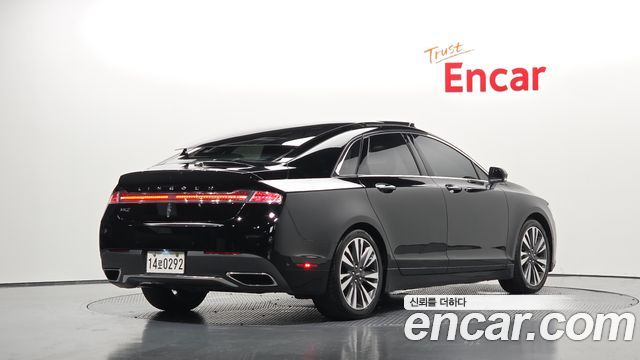 Lincoln MKZ 2017 — photo 2