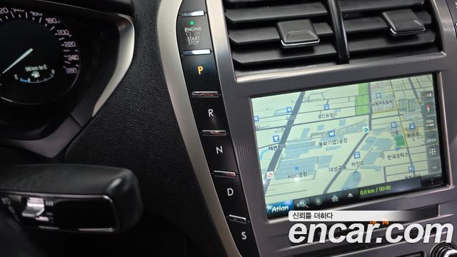 Lincoln MKZ 2017 — photo 9