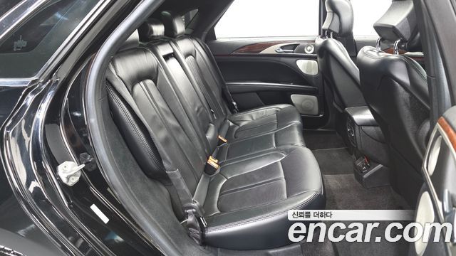 Lincoln MKZ 2017 — photo 12