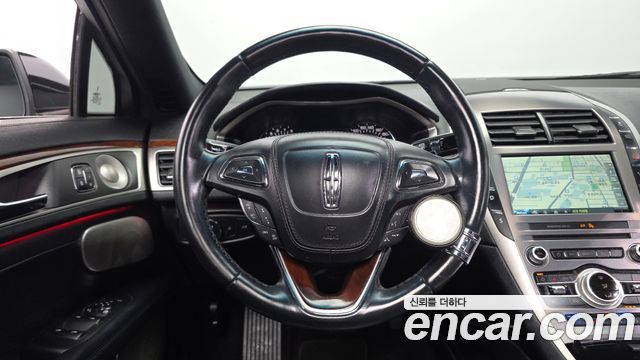Lincoln MKZ 2017 — photo 13