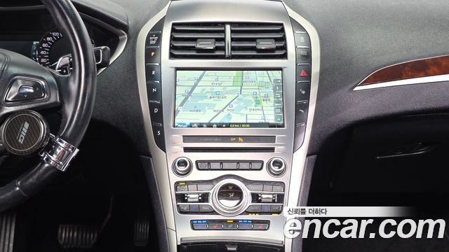 Lincoln MKZ 2017 — photo 14