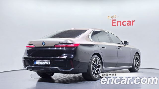 BMW 7-Series 2024 — photo 2