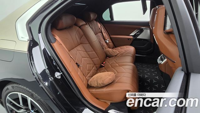 BMW 7-Series 2024 — photo 11