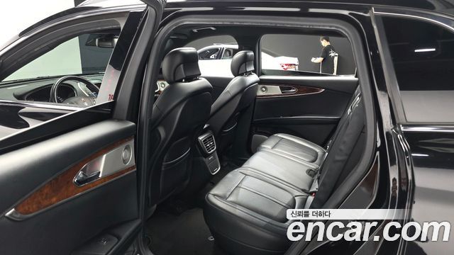 Lincoln MKX 2017 — photo 12