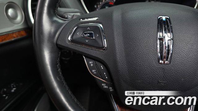 Lincoln MKX 2017 — photo 16