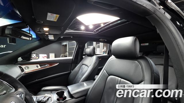 Lincoln MKX 2017 — photo 17