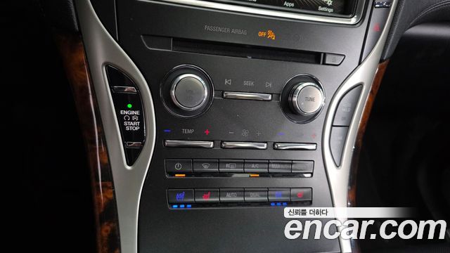 Lincoln MKX 2017 — photo 18