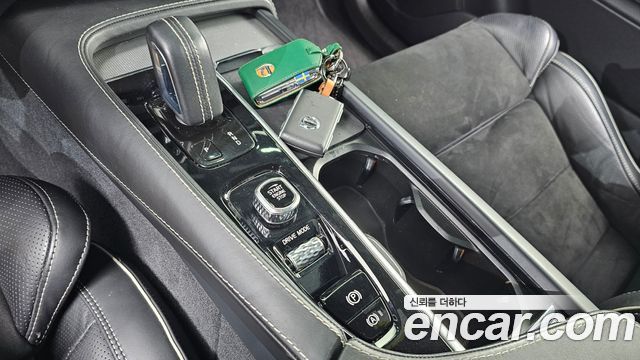 Volvo XC90 2021 — photo 9