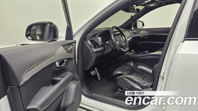 Volvo XC90 2021 — photo 10