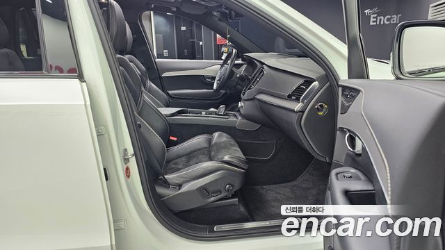 Volvo XC90 2021 — photo 11