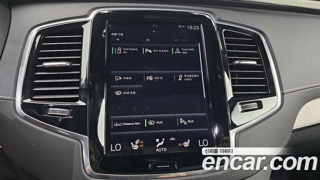 Volvo XC90 2021 — photo 16