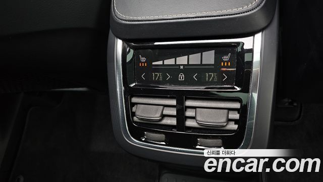 Volvo XC90 2021 — photo 18