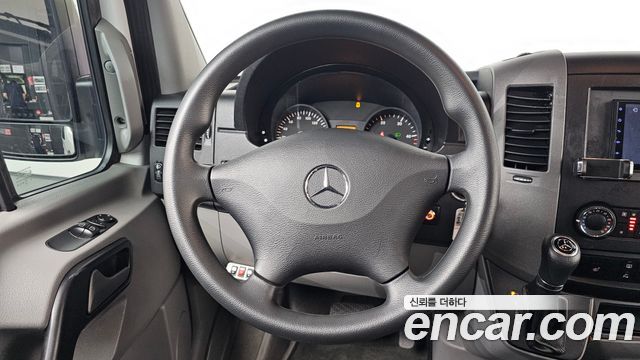 Mercedes-Benz Sprinter 2017 — photo 12