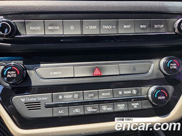 Kia Canival 2020 — photo 11