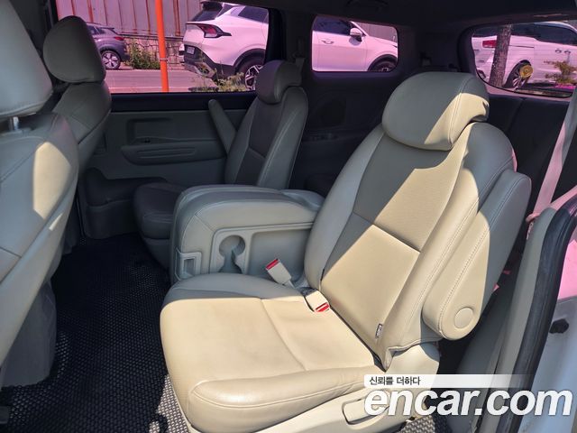 Kia Canival 2020 — photo 17