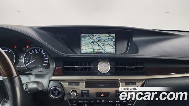 Lexus ES 2013 — photo 13