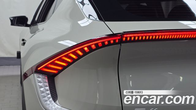 Kia EV6 2023 — photo 9