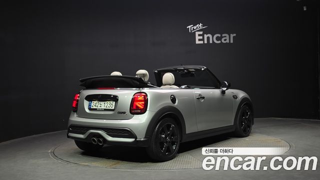 Mini Cooper Convertible 2023 — photo 2