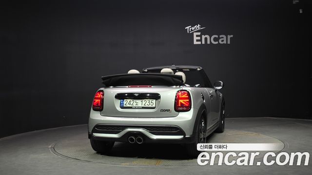 Mini Cooper Convertible 2023 — photo 4