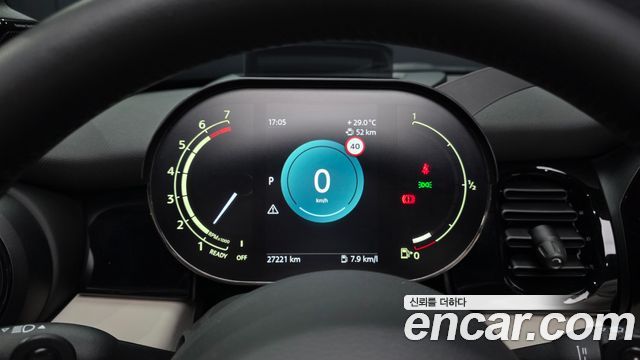Mini Cooper Convertible 2023 — photo 11