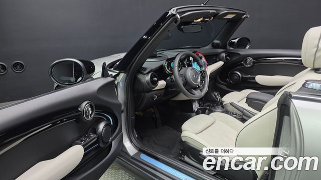 Mini Cooper Convertible 2023 — photo 13