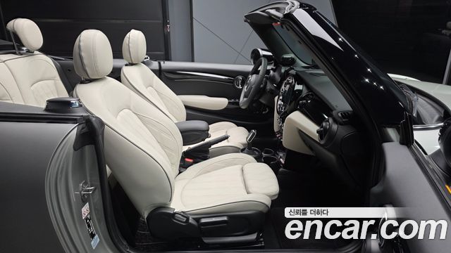 Mini Cooper Convertible 2023 — photo 17