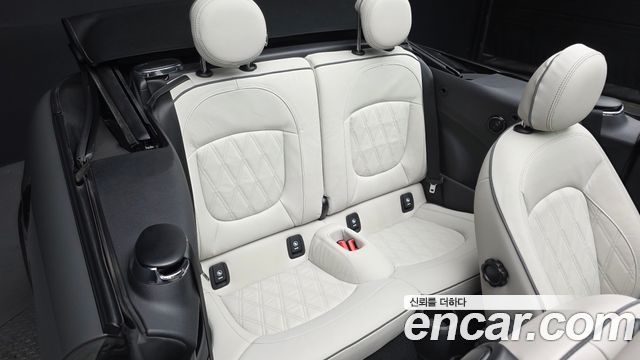 Mini Cooper Convertible 2023 — photo 18