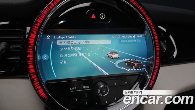 Mini Cooper Convertible 2023 — photo 22