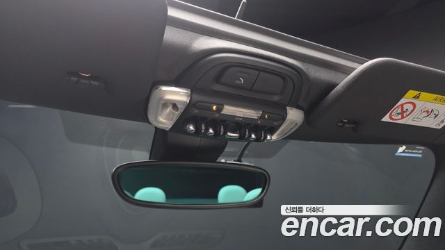 Mini Cooper Convertible 2023 — photo 24