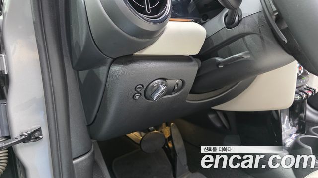 Mini Cooper Convertible 2023 — photo 25