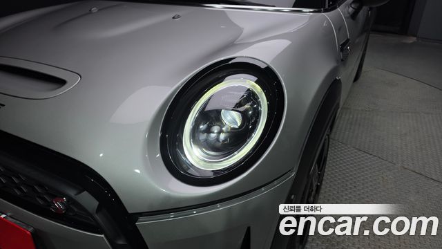 Mini Cooper Convertible 2023 — photo 8