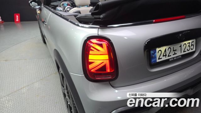 Mini Cooper Convertible 2023 — photo 9