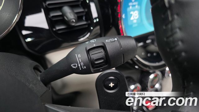 Mini Cooper Convertible 2023 — photo 29