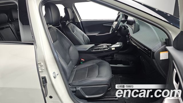 Kia EV6 2023 — photo 16